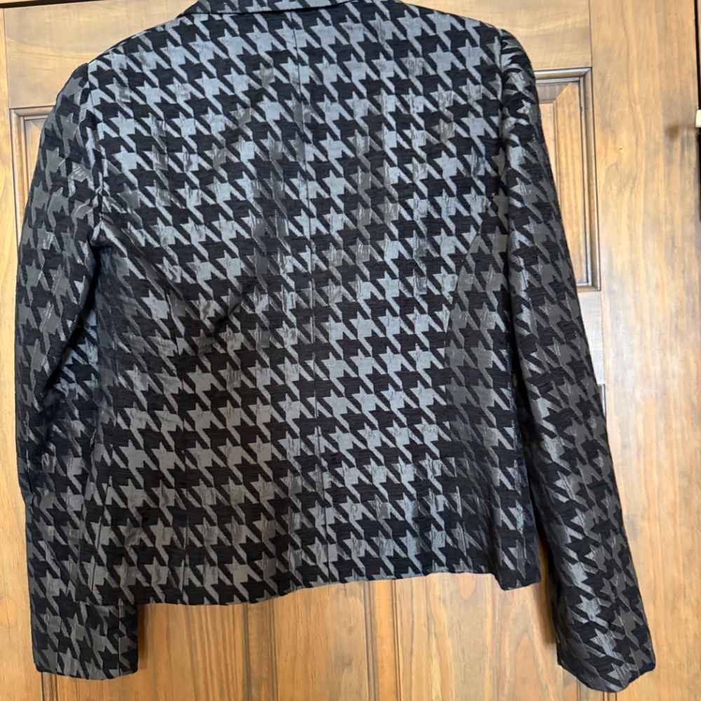 Stylish Suit Jacket - image 4